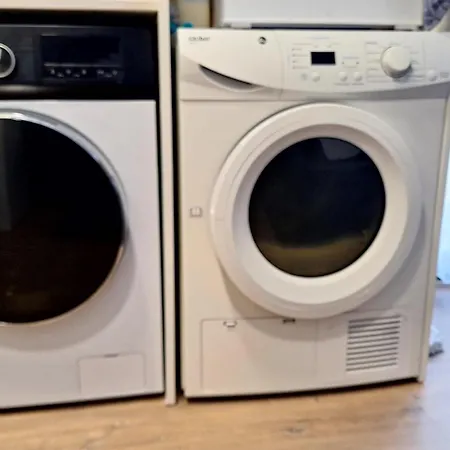 Deluxe לינה וארוחת בוקר סיטגס